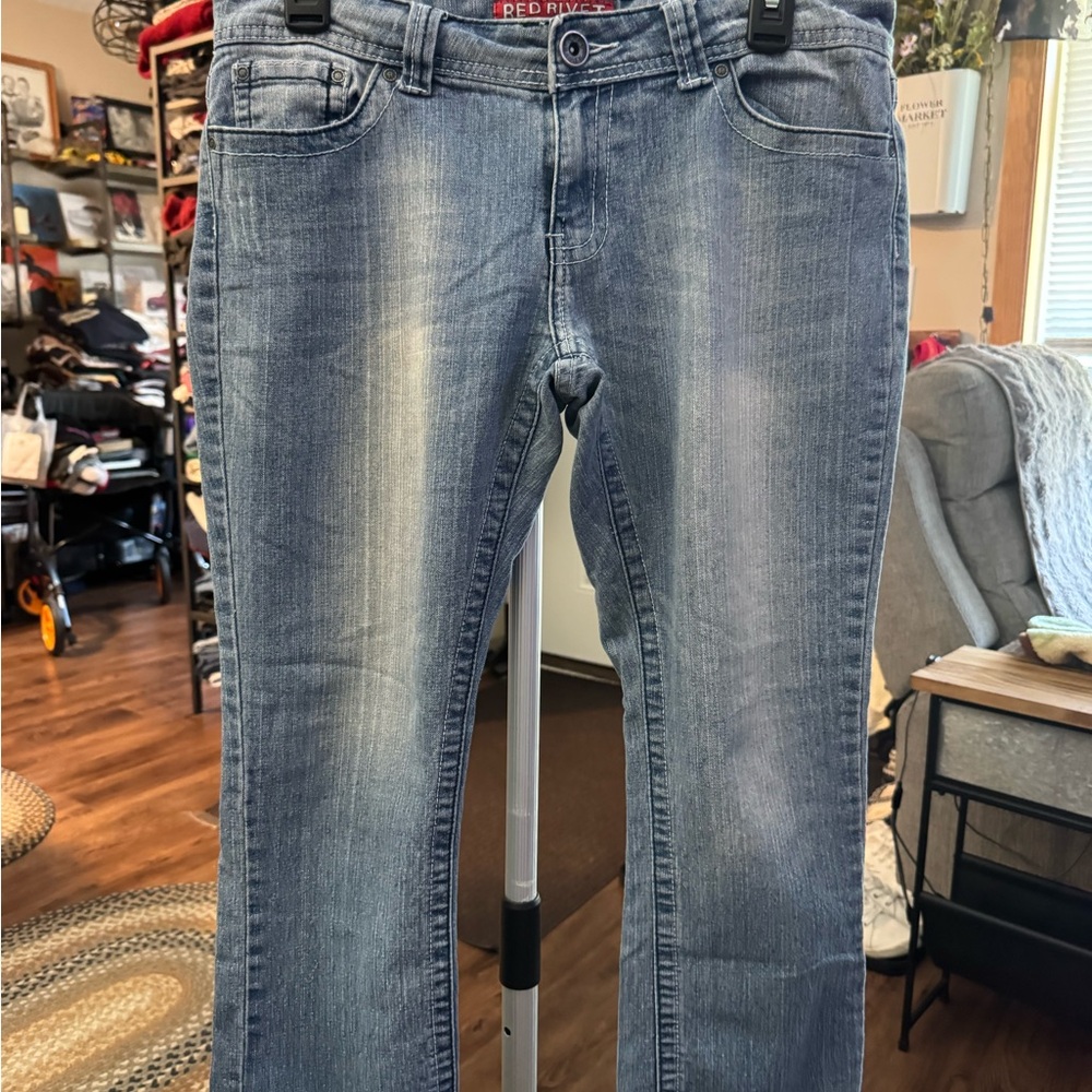 Red Rivet Light Blue Cropped Jeans